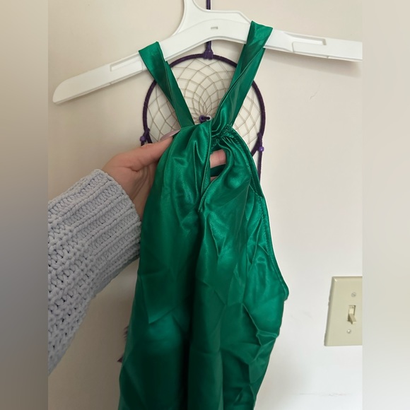 Satin Green Keyhole Sleeveless Blouse - Picture 2 of 4